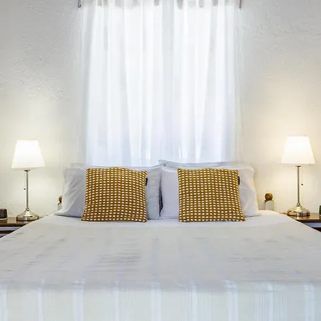 The Blue - Family Friendly And Peaceful