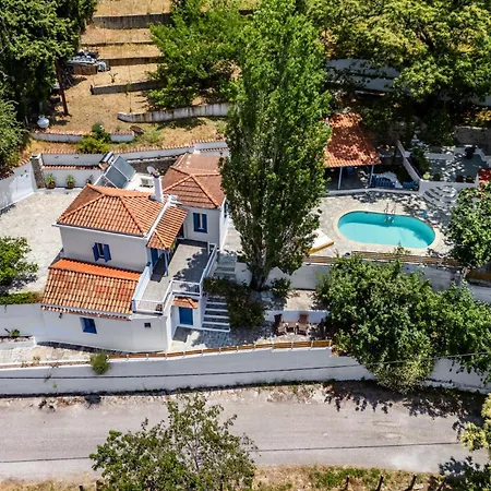 The Blue - Family Friendly And Peaceful